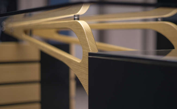 开云（中国） - 桌几|办公桌|办公家具|设计师家具|加富尔桌