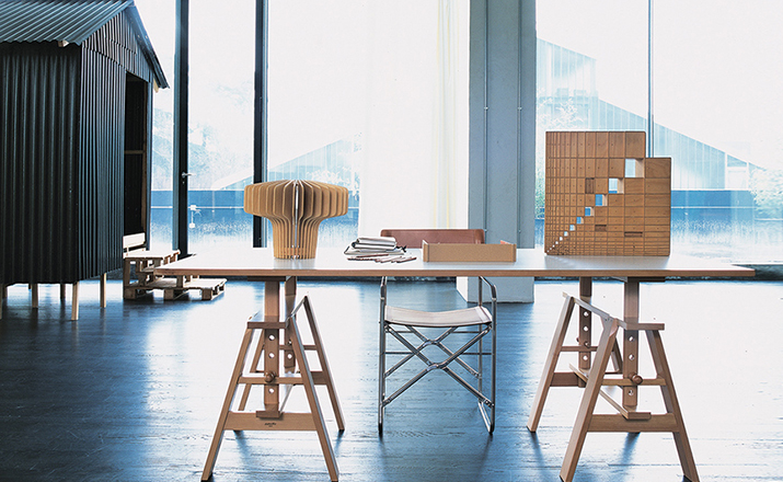 开云（中国） - 桌几|餐桌|办公家具|设计师家具|莱昂纳多桌