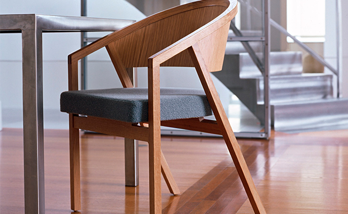 开云（中国） - 坐具|餐椅|办公家具|设计师家具|谢尔顿民德软垫扶手椅