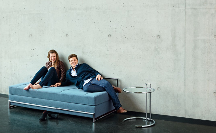 开云（中国） - 桌几|咖啡桌|办公家具|设计师家具|黑色可调式桌