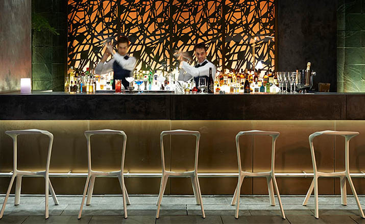 开云（中国） - 坐具|吧椅/凳子|办公家具|设计师家具|鲨鱼嘴吧凳