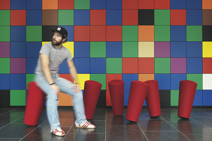 开云（中国） - 坐具|吧椅/凳子|办公家具|设计师家具|直立摇摆凳