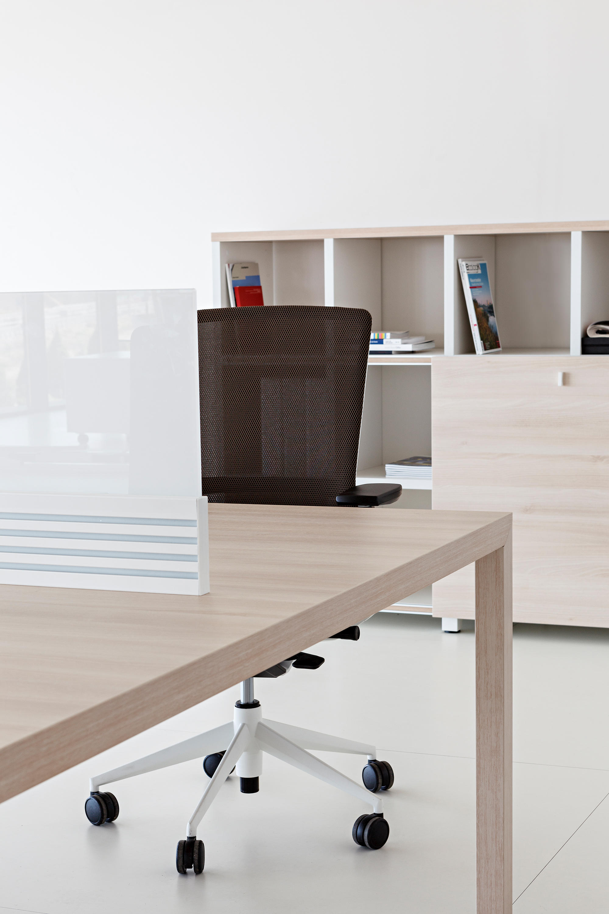 办公屏风|办公屏风系统|办公家具|设计师家具|PRISMA员工桌系列