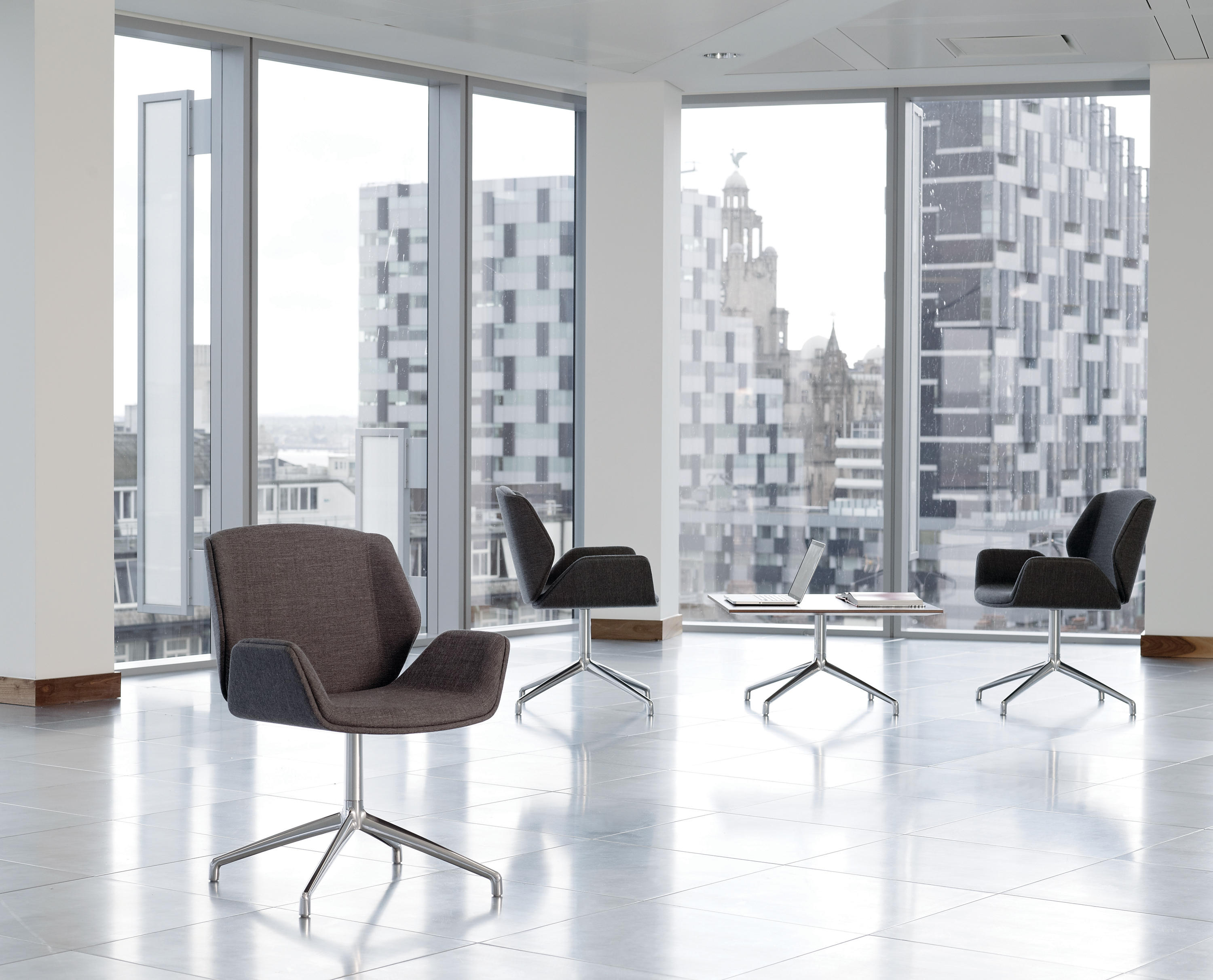 开云（中国） - 桌几|茶几/边几|办公家具|设计师家具|克鲁兹茶几