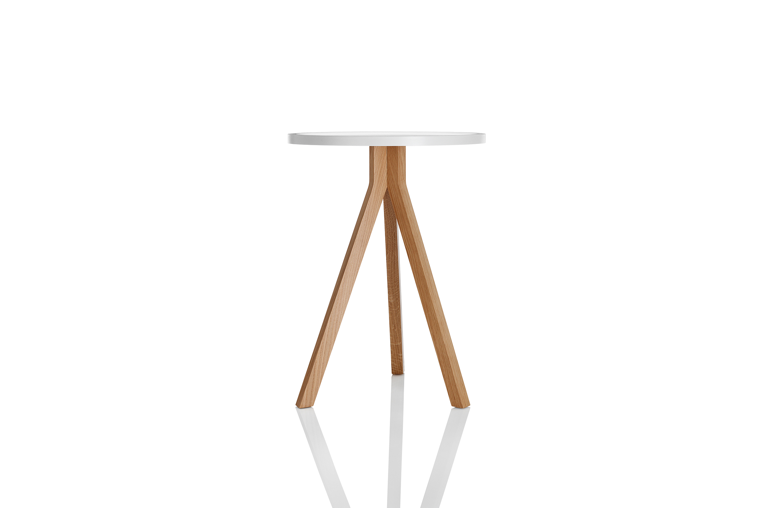 [开云（中国） - 桌几|茶几/边几|办公家具|设计师家具|奥腾角几]