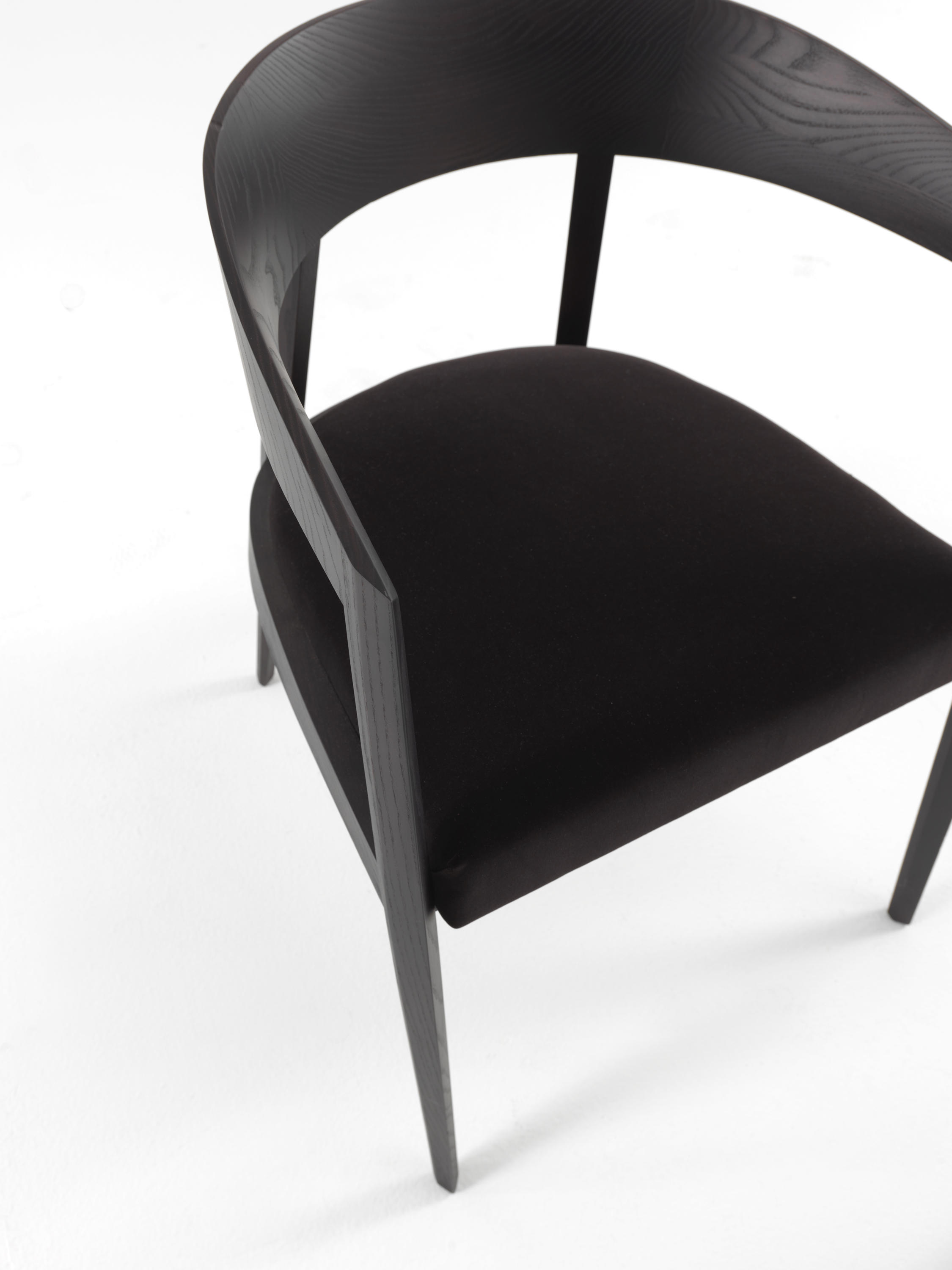 开云（中国） - 坐具|休闲椅|办公家具|设计师家具|Lizzie扶手椅