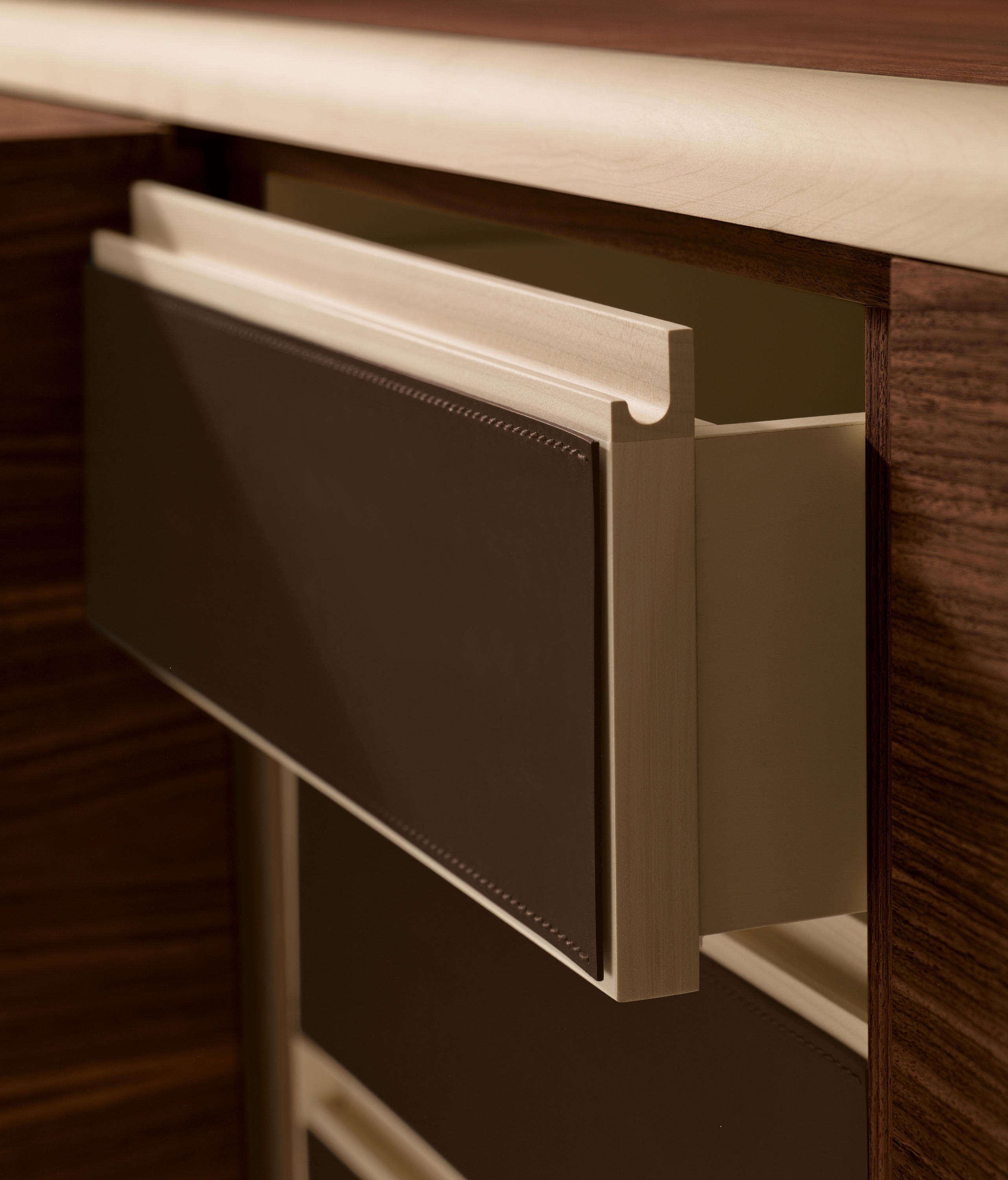 开云（中国） - 储物|储物柜|办公家具|设计师家具|Bull 餐具柜