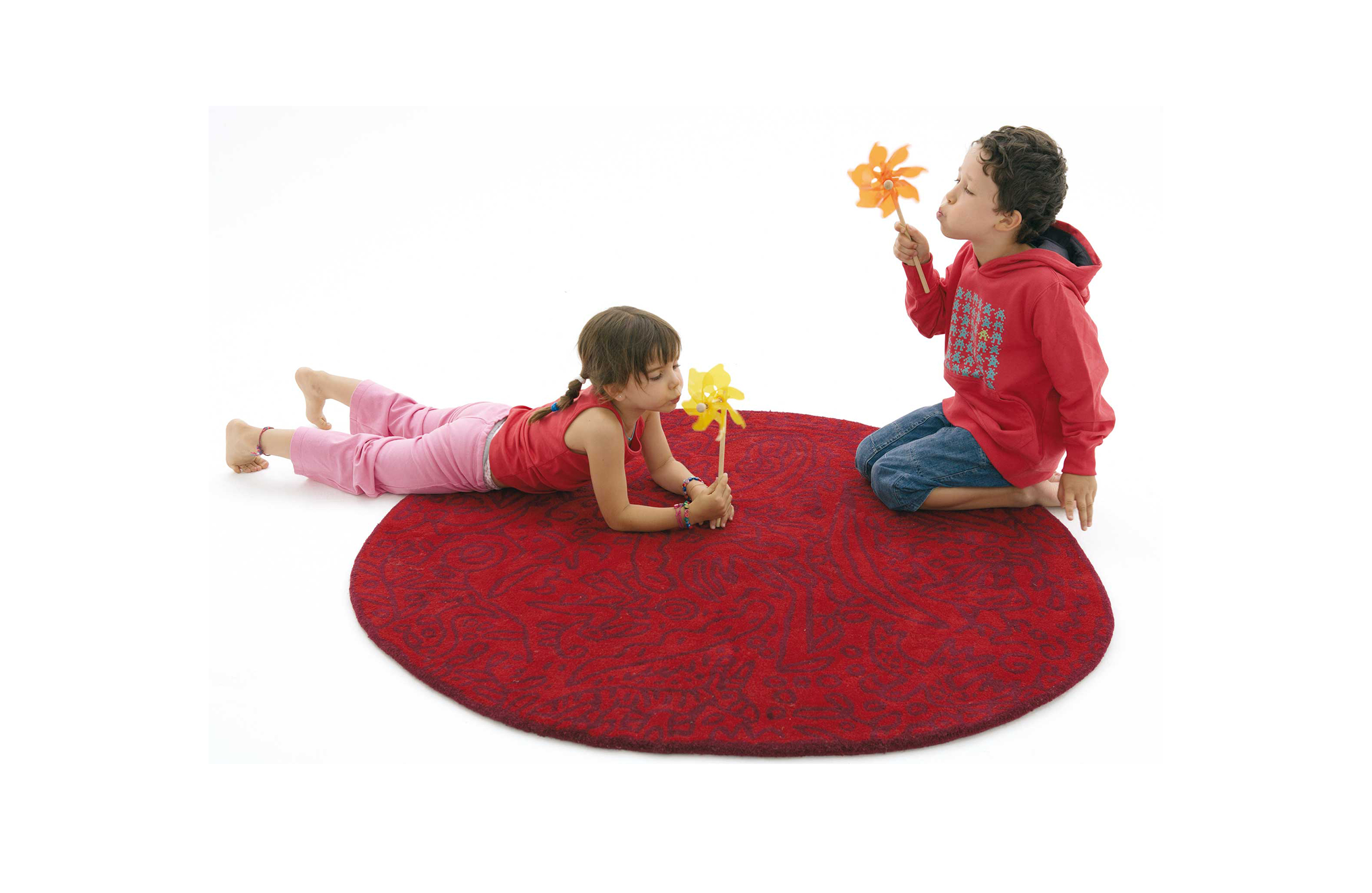 开云（中国） - 附件|地毯|办公家具|设计师家具|虫子与花地毯