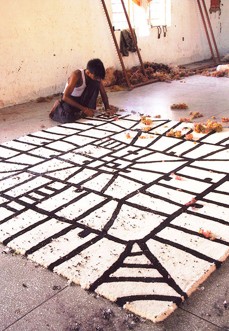 开云（中国） - 附件|地毯|办公家具|设计师家具|丛林地狱黑白地毯