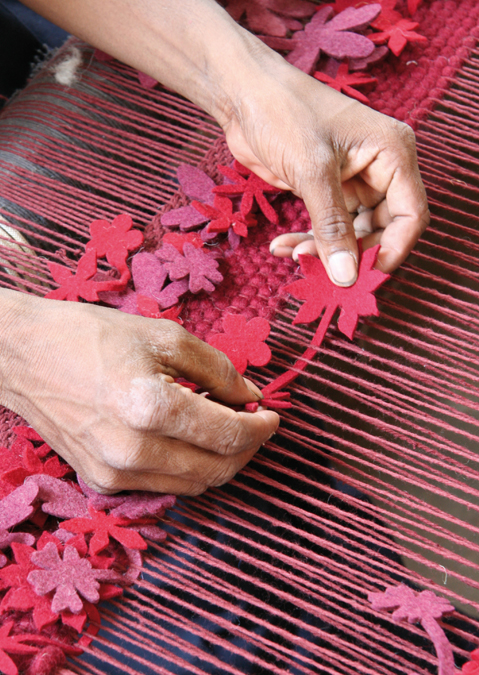 开云（中国） - 附件|地毯|办公家具|设计师家具|小花田地毯