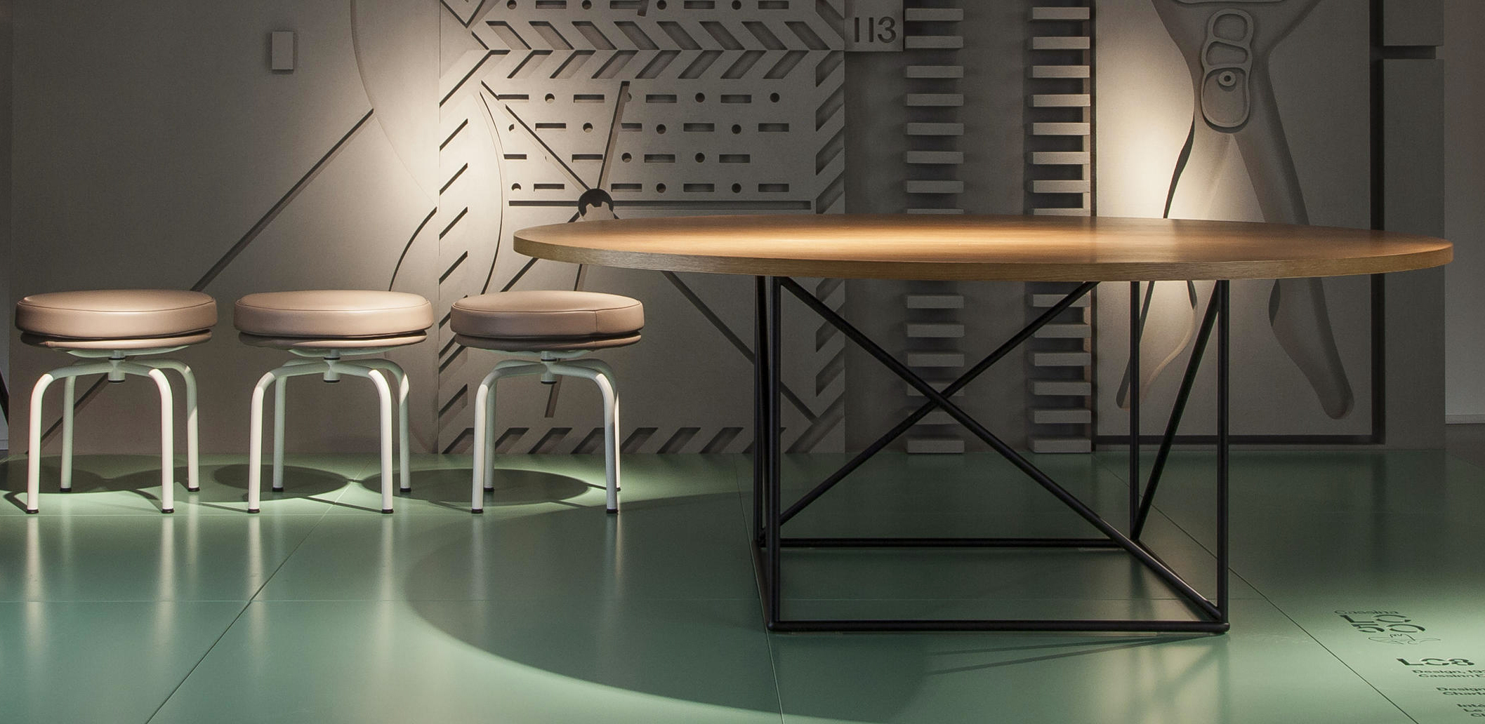 开云（中国） - 桌几|餐桌|办公家具|设计师家具|LC15 table