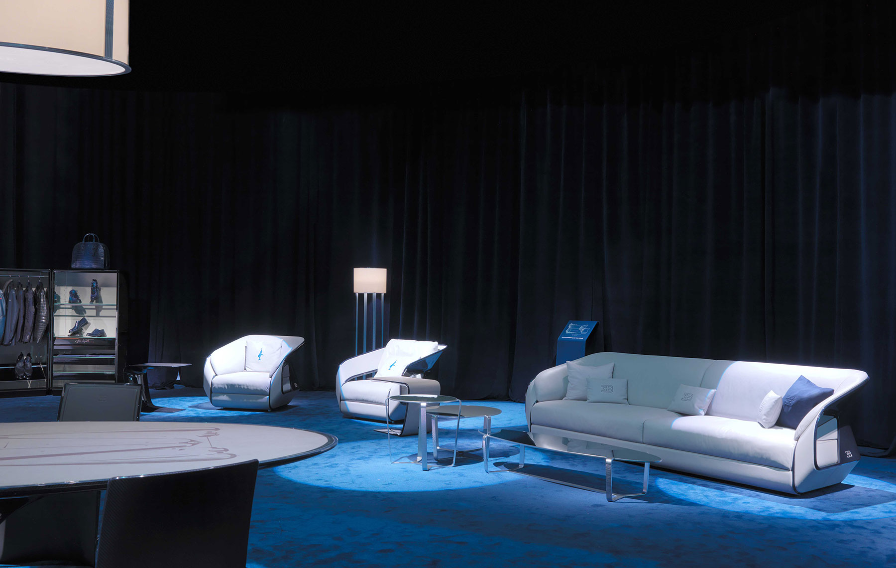 开云（中国） - 桌几|咖啡桌|办公家具|设计师家具|罗亚尔咖啡边桌