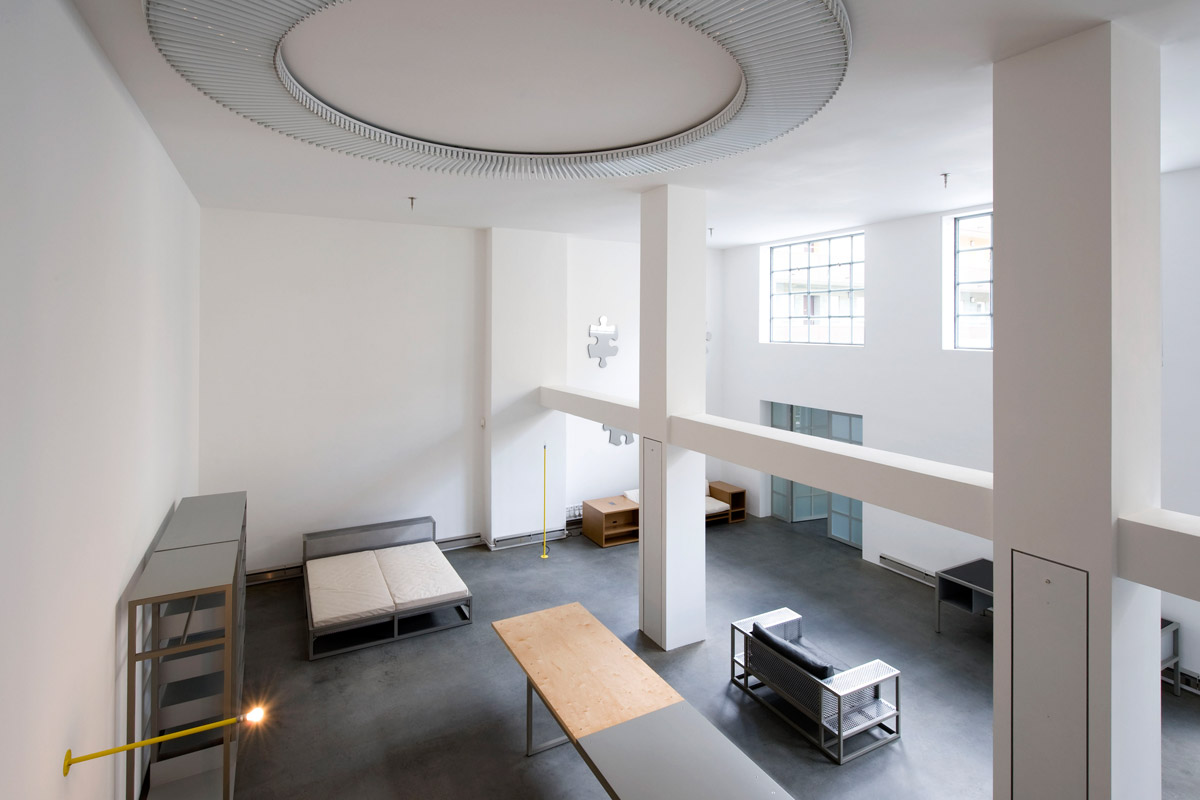 开云（中国） - 桌几|餐桌|办公家具|设计师家具|双层餐桌