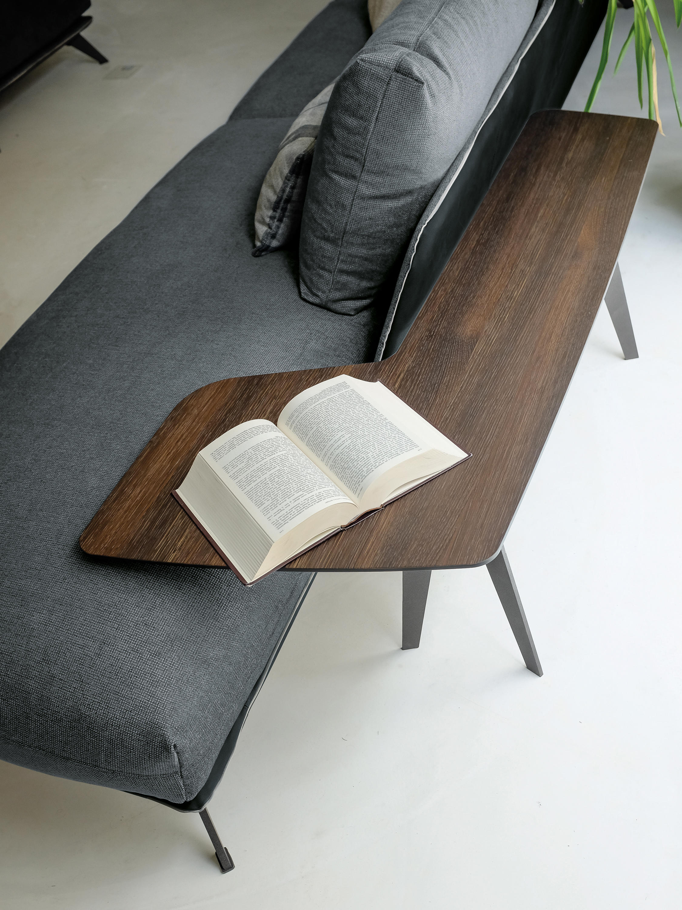 开云（中国） - 桌几|茶几/边几|办公家具|设计师家具|市中心茶几系列