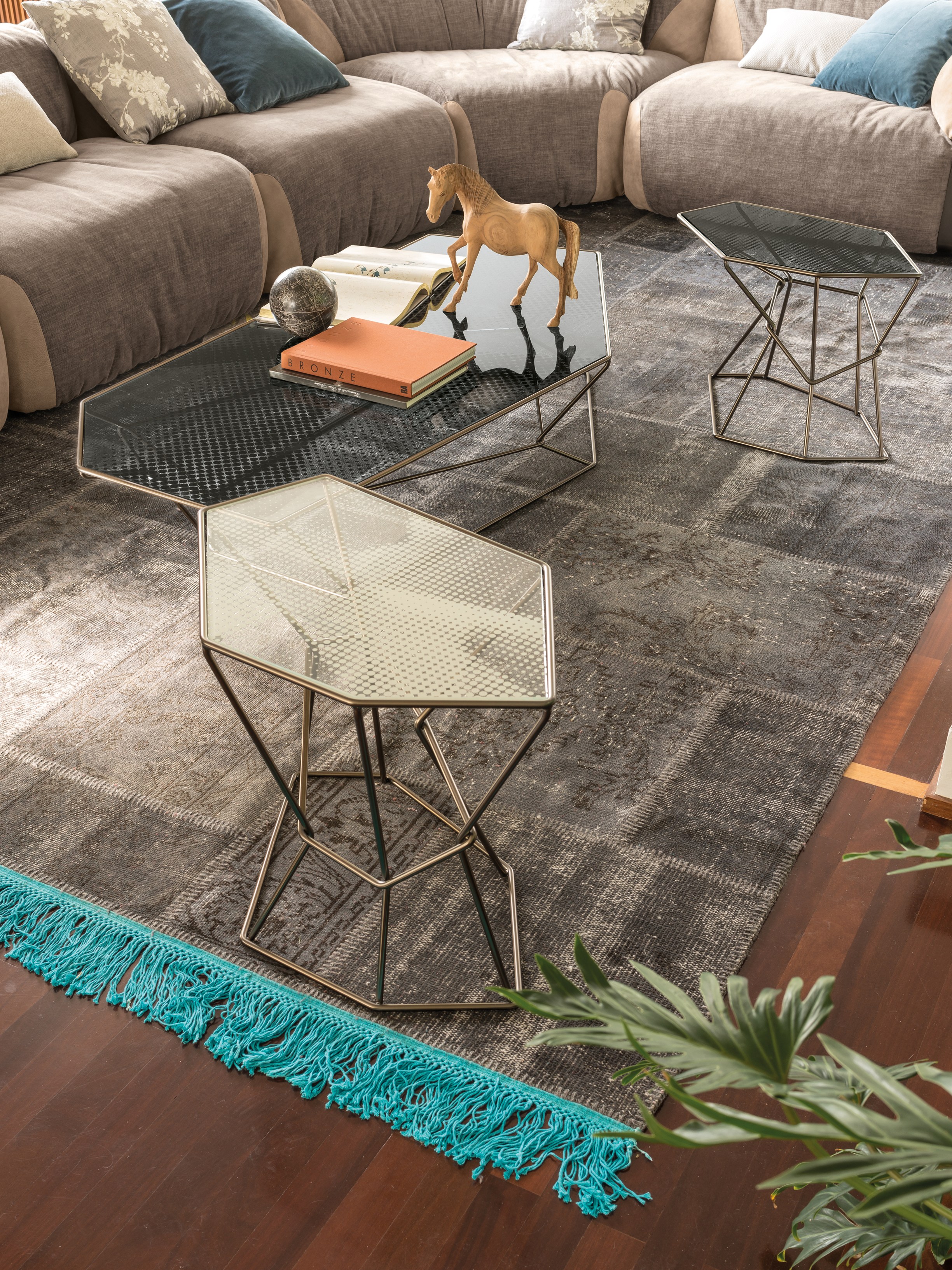 开云（中国） - 桌几|茶几/边几|办公家具|设计师家具|画谜茶几系列