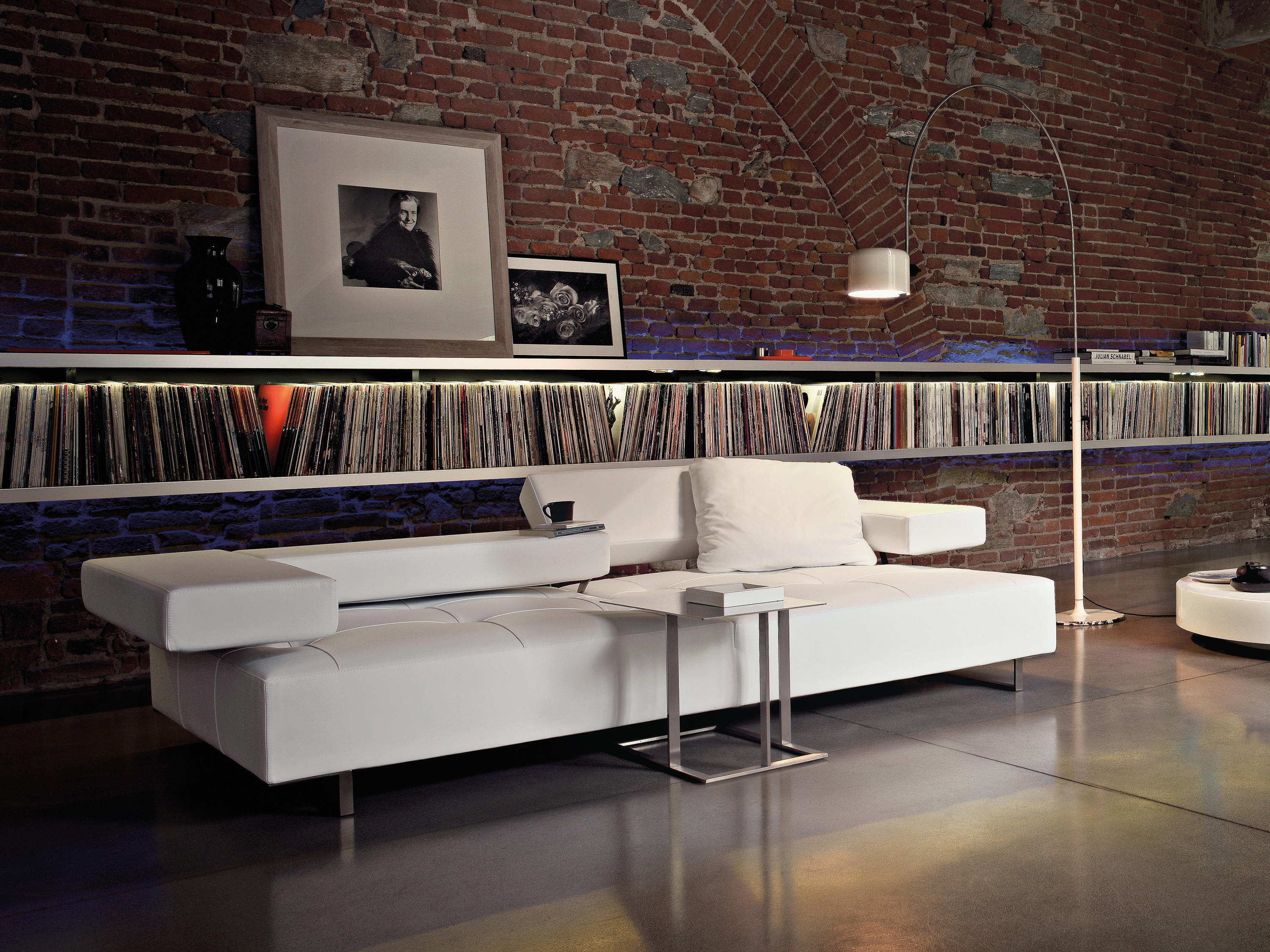 开云（中国） - 桌几|茶几/边几|办公家具|设计师家具|阁楼茶几系列