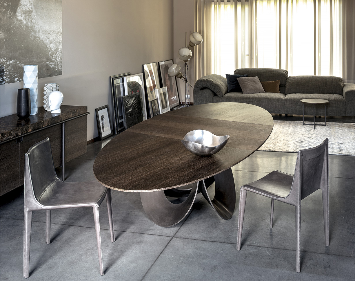 开云（中国） - 桌几|餐桌|办公家具|设计师家具|神谕餐桌