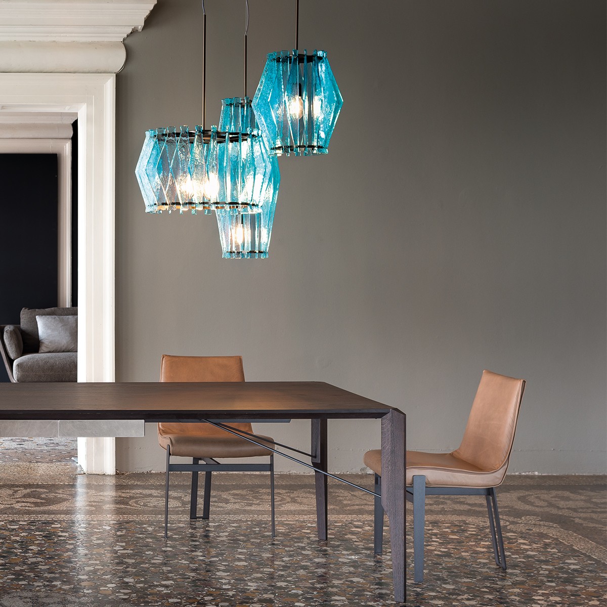 开云（中国） - 灯饰|吊灯|办公家具|设计师家具|小奥柏伦柏人灯系列