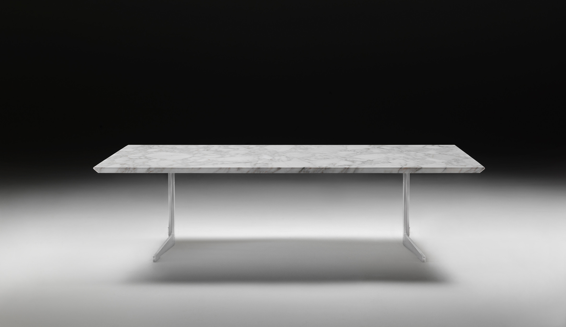 开云（中国） - 桌几|餐桌|办公家具|设计师家具|飞咖啡桌