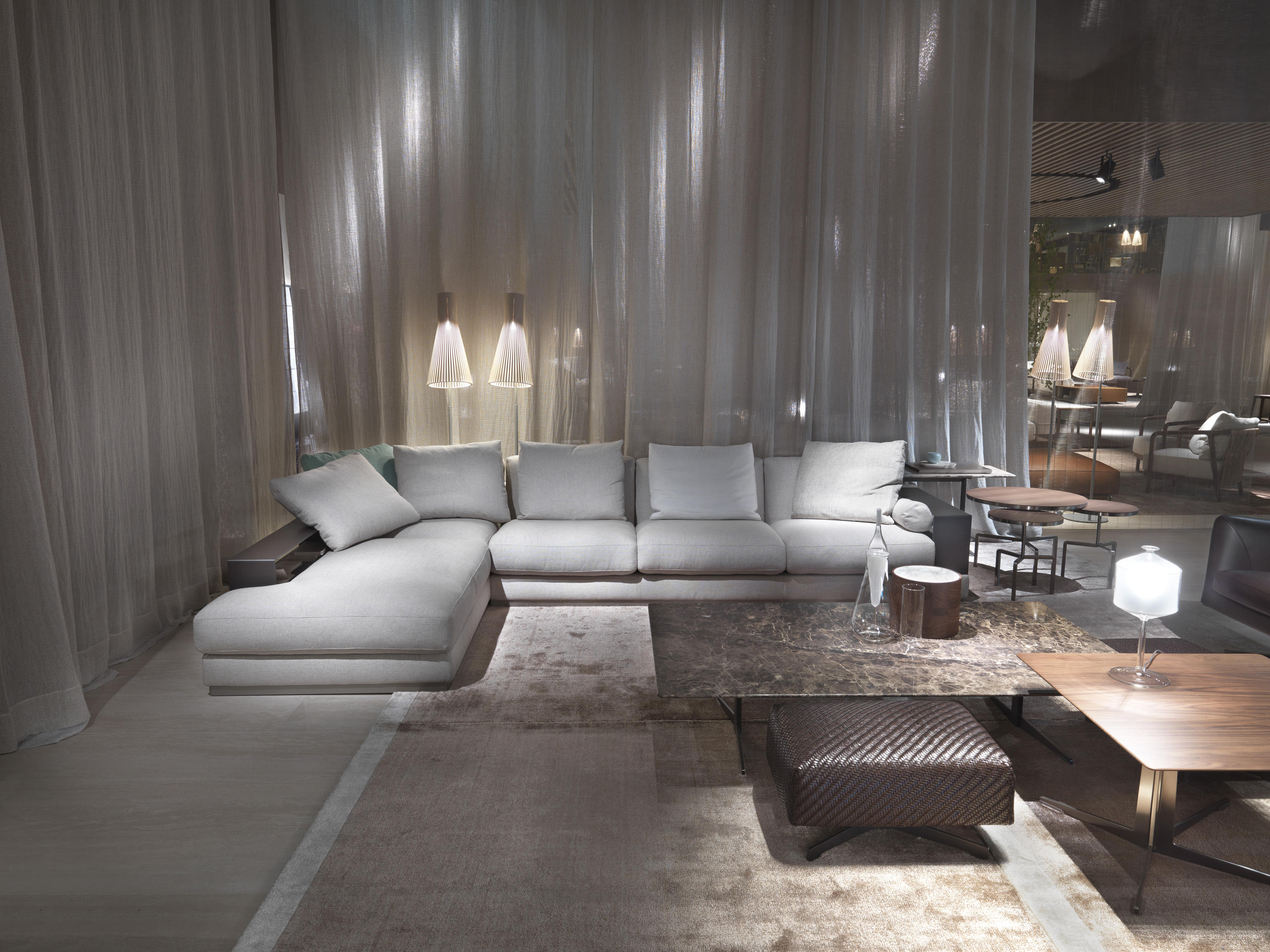 开云（中国） - 桌几|餐桌|办公家具|设计师家具|飞咖啡桌