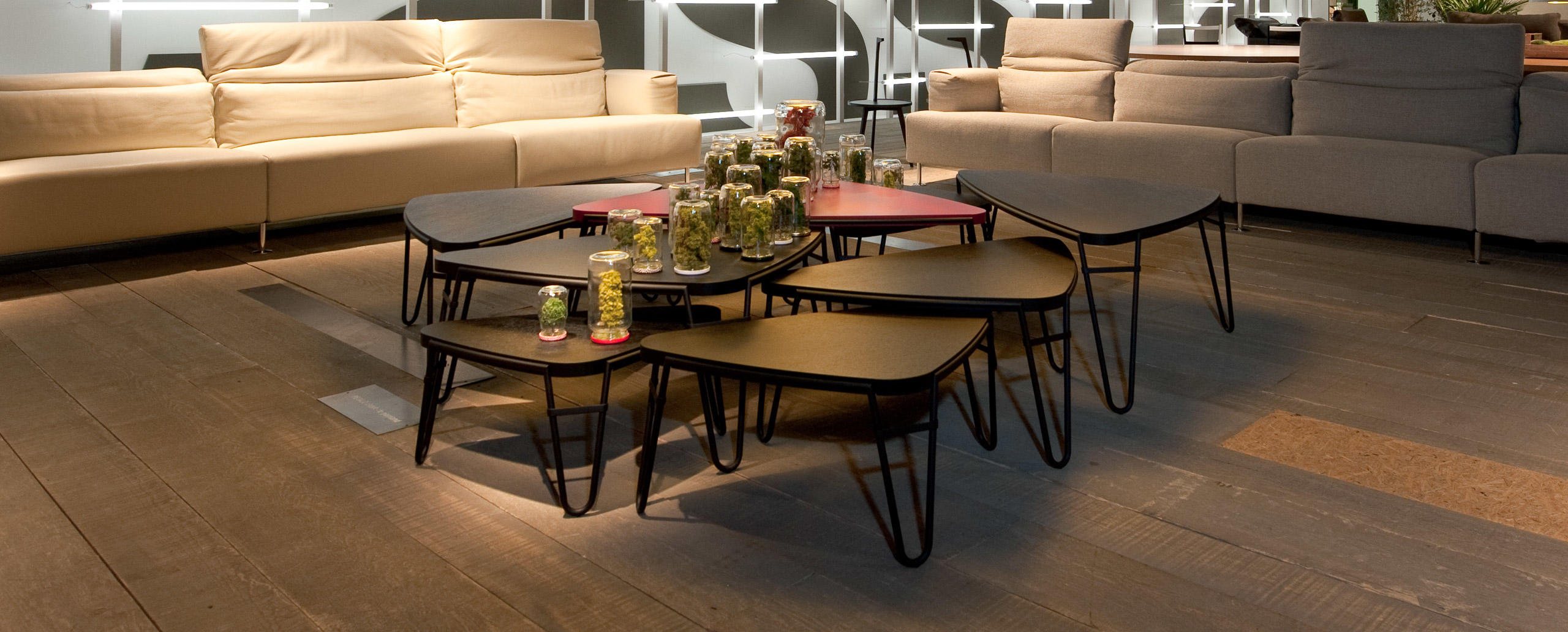 开云（中国） - 桌几|办公桌|办公家具|设计师家具|525马蹄自由桌