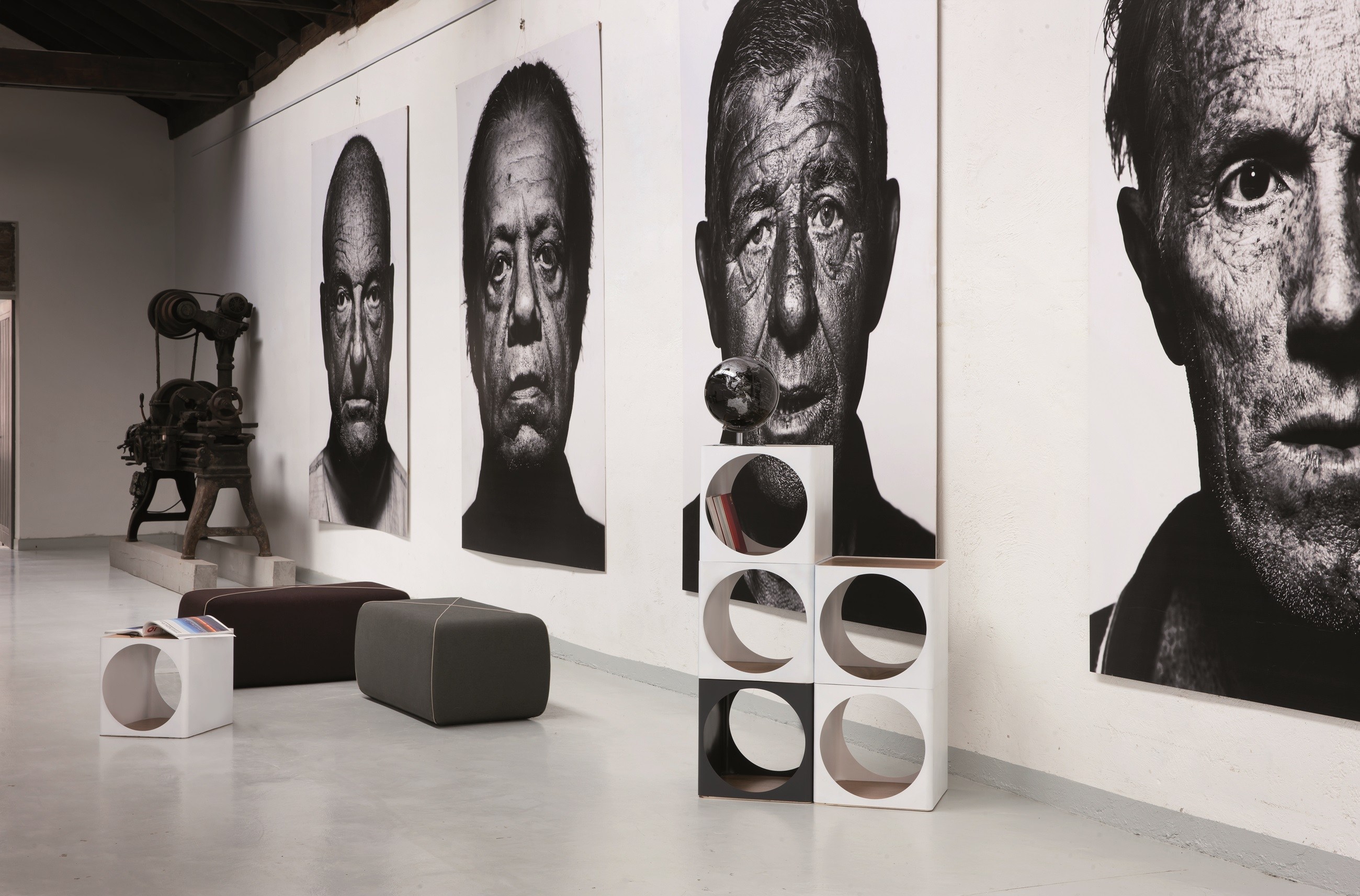 开云（中国） - 坐具|吧椅/凳子|办公家具|设计师家具|交叉软垫花园墩